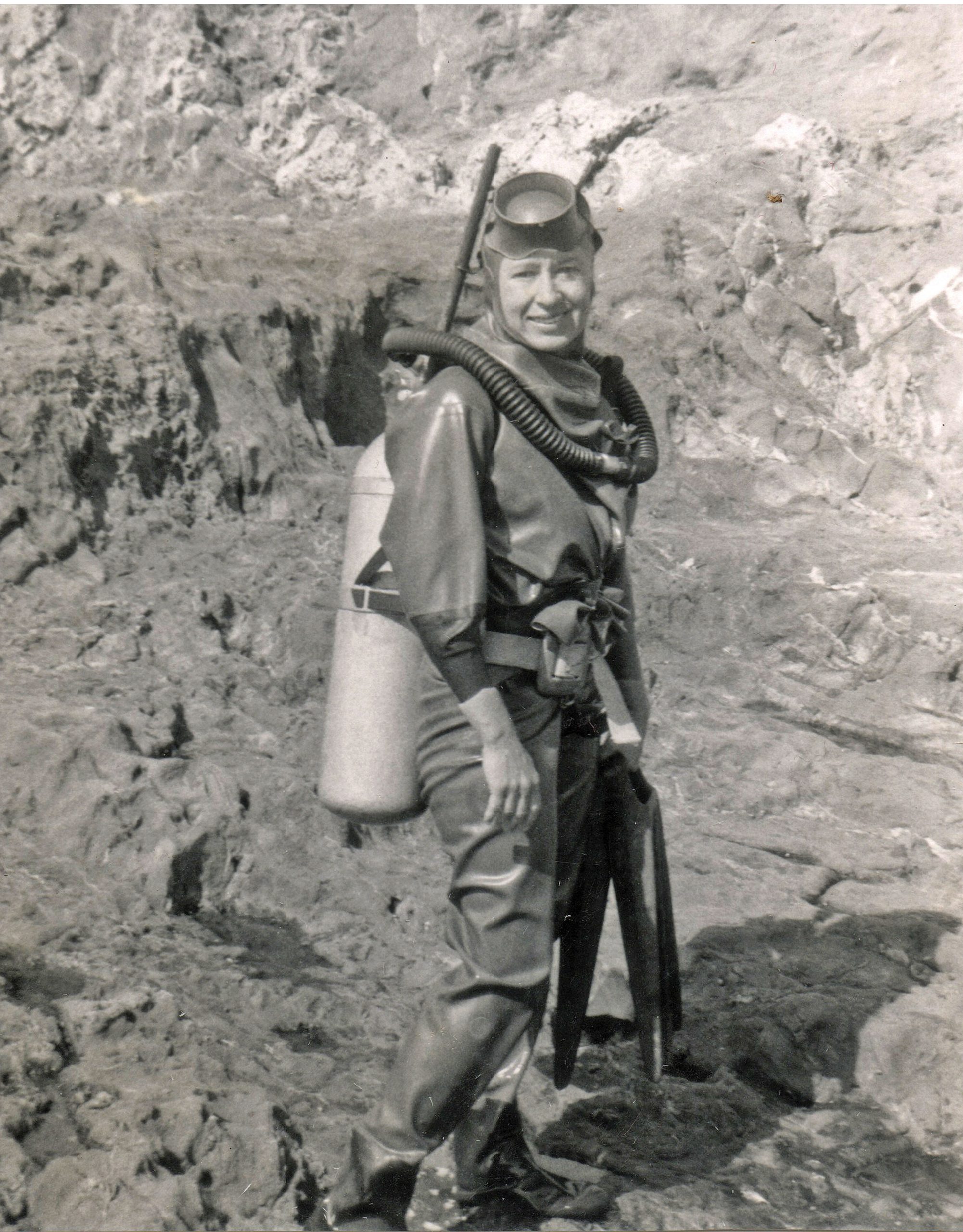Dottie Frazier in her double-hose scuba equipment. Image courtesy of the Women Diver's Hall of Fame